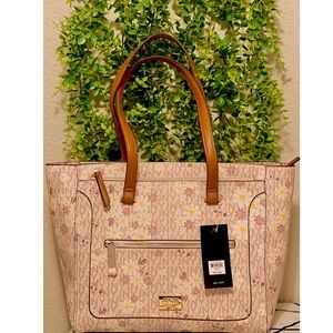 New✅ Shoulder bag. Size big. Daisies and prints